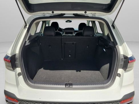 Used 2025 Volkswagen Taos SE AWD/4WD image 29