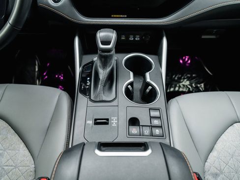 Certified 2023 Toyota Highlander Bronze Edition image 38