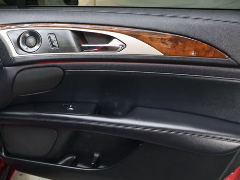 Used 2019 Lincoln MKZ Reserve FWD image 11