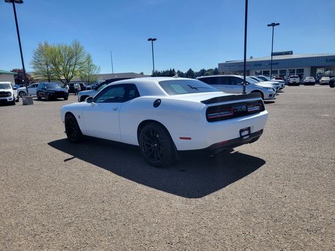 Used 2022 Dodge Challenger R/T Scat Pack RWD image 11