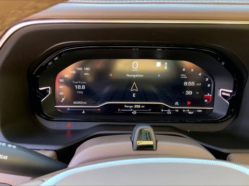 Used 2023 GMC Yukon XL Denali w/ Advanced Technology Package image 26