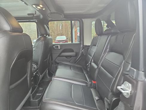 Used 2023 Jeep Wrangler Unlimited Sahara w/ Cold Weather Group AWD/4WD image 33