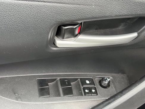 Used 2020 Toyota Corolla LE FWD image 5