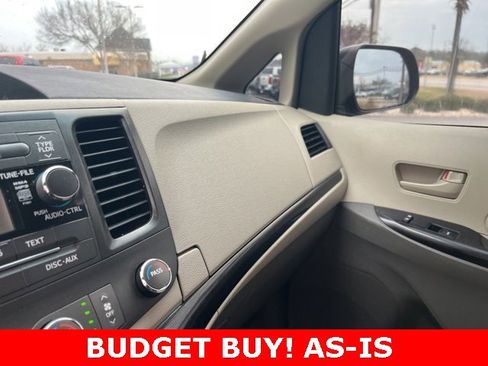 Used 2014 Toyota Sienna L image 21