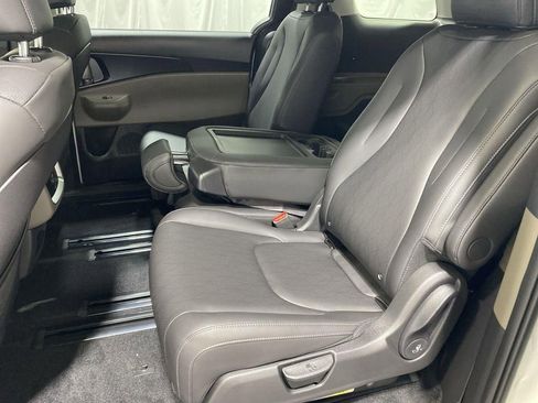 New 2026 Kia Carnival image 25