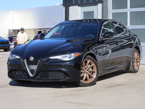 Used 2020 Alfa Romeo Giulia Base AWD 4dr Sedan w/ Cold Weather Package image 3