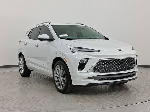 Used 2025 Buick Encore GX Avenir w/ Avenir Technology Package image 7