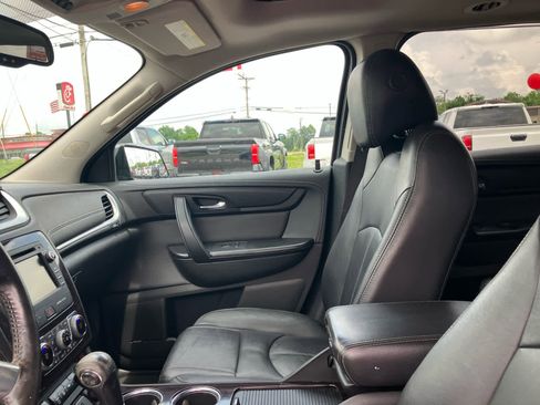 Used 2017 Chevrolet Traverse LT FWD image 9