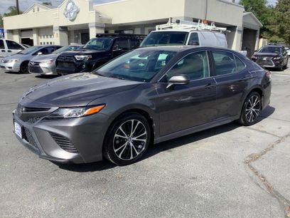 Used 2020 Toyota Camry SE w/ Carpet Mat Package