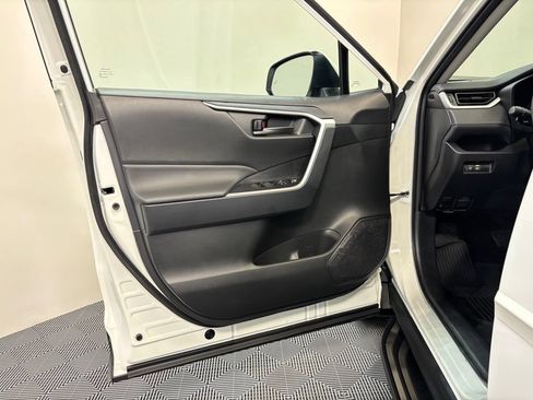 Used 2025 Toyota RAV4 LE AWD/4WD image 22