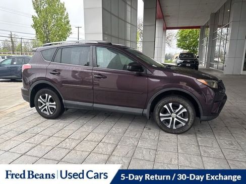 Used 2018 Toyota RAV4 LE w/ Carpet Mat Package AWD/4WD image 4