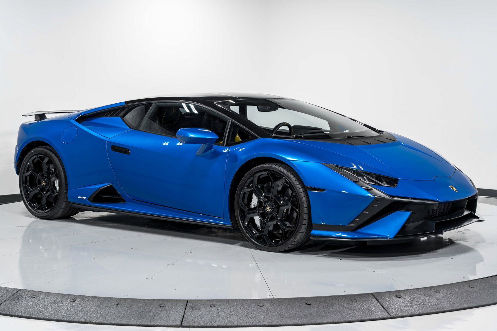 Used 2023 Lamborghini Huracan Tecnica RWD image 39