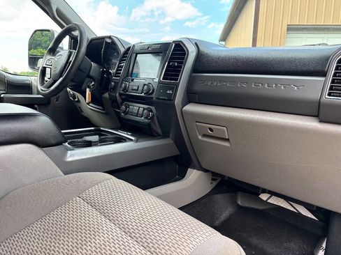 Used 2017 Ford F250 XLT w/ XLT Premium Package AWD/4WD image 19