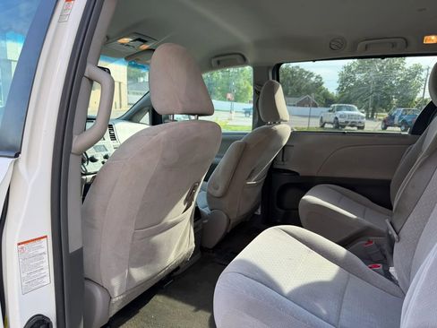 Used 2017 Toyota Sienna LE FWD image 14