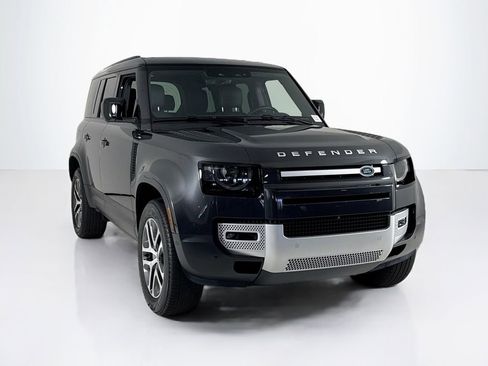 Used 2025 Land Rover Defender 110 S image 7