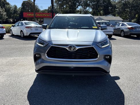 Used 2023 Toyota Highlander Limited image 8