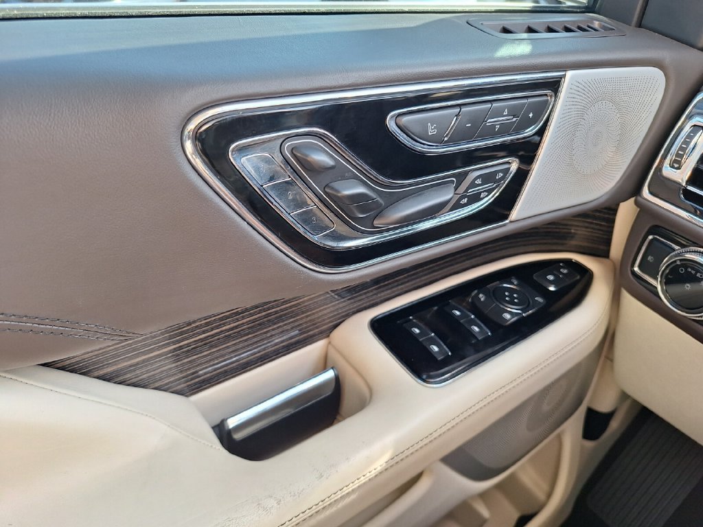 Used 2021 Lincoln Navigator L Black Label w/ Cargo Convenience Package AWD/4WD image 20