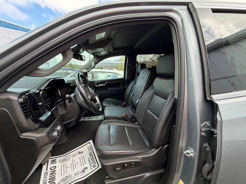 Used 2025 GMC Sierra 1500 SLT AWD/4WD image 9