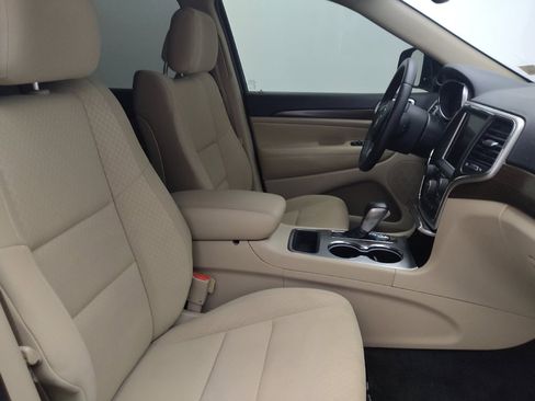 Used 2018 Jeep Grand Cherokee Laredo RWD image 21