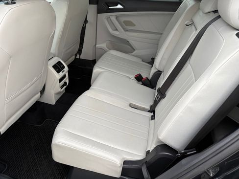 Used 2022 Volkswagen Tiguan SE R-Line image 32