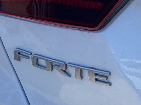 Used 2022 Kia Forte LXS FWD image 5