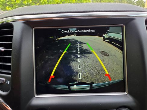 Used 2018 Jeep Grand Cherokee Overland RWD image 26