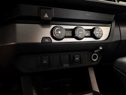 Used 2020 Toyota Tacoma SR w/ SR Convenience Package RWD image 11
