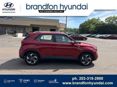 Used 2022 Hyundai Venue SEL FWD image 7
