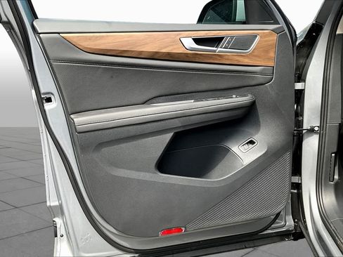 New 2026 Volkswagen Atlas SE FWD image 10