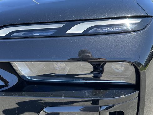 Used 2025 BMW i7 xDrive60 w/ M Sport Package RWD image 6
