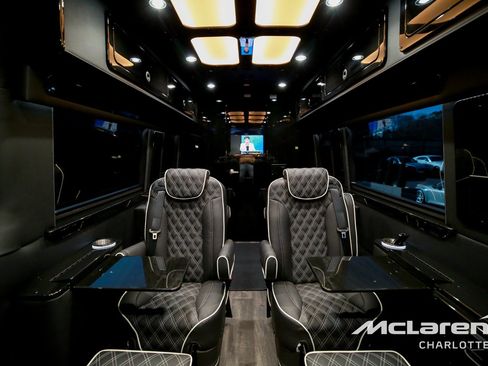 Used 2024 Mercedes-Benz Sprinter 3500 image 25