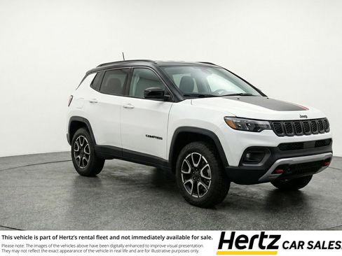 Used 2025 Jeep Compass Trailhawk AWD/4WD image 1