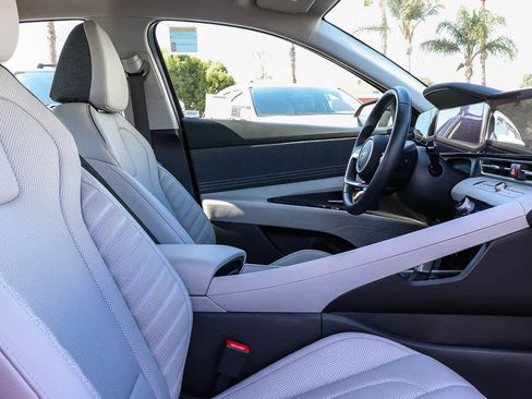 Used 2025 Hyundai Elantra Limited FWD image 26