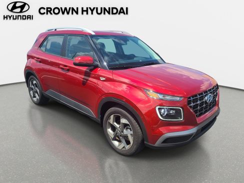 Used 2025 Hyundai Venue Limited FWD image 3