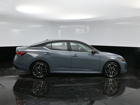 Used 2025 Nissan Sentra SR image 8