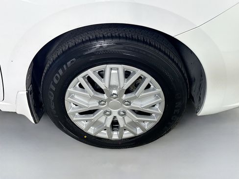 Used 2020 Nissan Versa S image 32