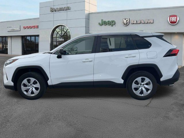 Used 2024 Toyota RAV4 LE AWD/4WD image 4