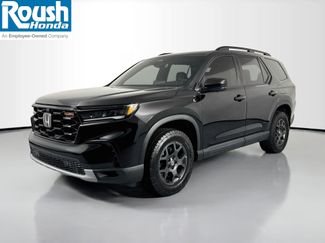 Certified 2025 Honda Pilot TrailSport video 1