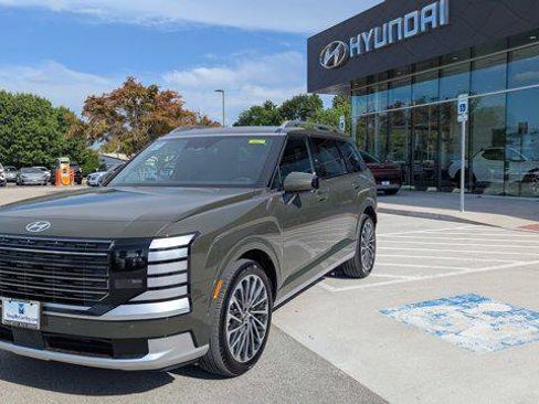 Used 2026 Hyundai Palisade Calligraphy image 2