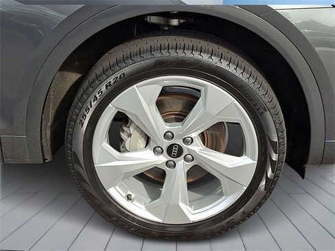 Certified 2025 Audi Q5 2.0T Premium Plus w/ Premium Plus Package image 8