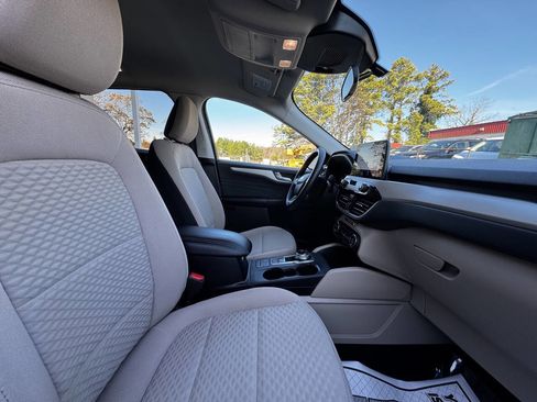 Used 2021 Ford Escape SE image 12