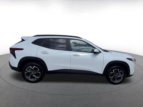 Used 2025 Chevrolet Trax LT FWD image 13