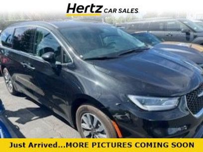 Used 2023 Chrysler Pacifica Touring-L