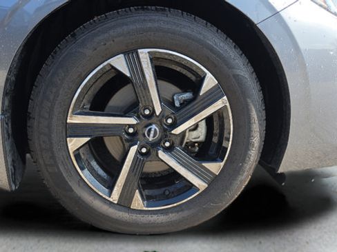 Used 2024 Nissan Sentra SV FWD image 31