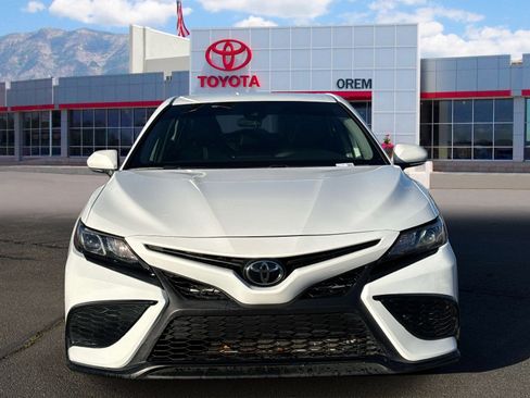 Used 2022 Toyota Camry SE FWD image 2