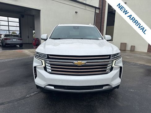 Used 2024 Chevrolet Suburban High Country w/ Advanced Technology Package AWD/4WD image 2