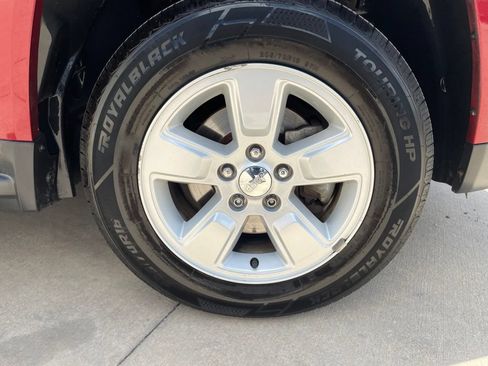 Used 2017 Jeep Compass Latitude FWD image 25