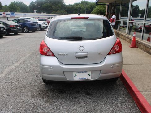 Used 2009 Nissan Versa Hatchback FWD image 5