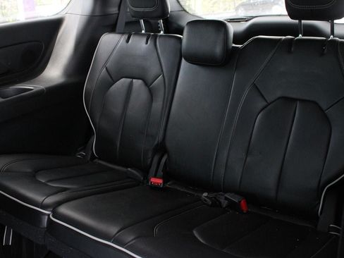 Used 2026 Chrysler Pacifica Limited FWD image 21