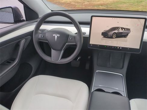 Used 2023 Tesla Model Y Long Range image 30